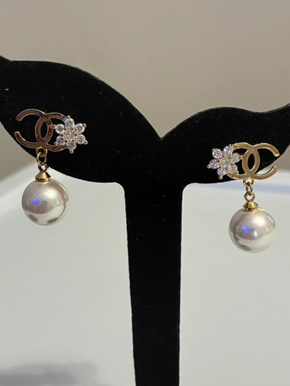 Vintage Gold-Tone Pearl Drop Earrings with Crystal Flower